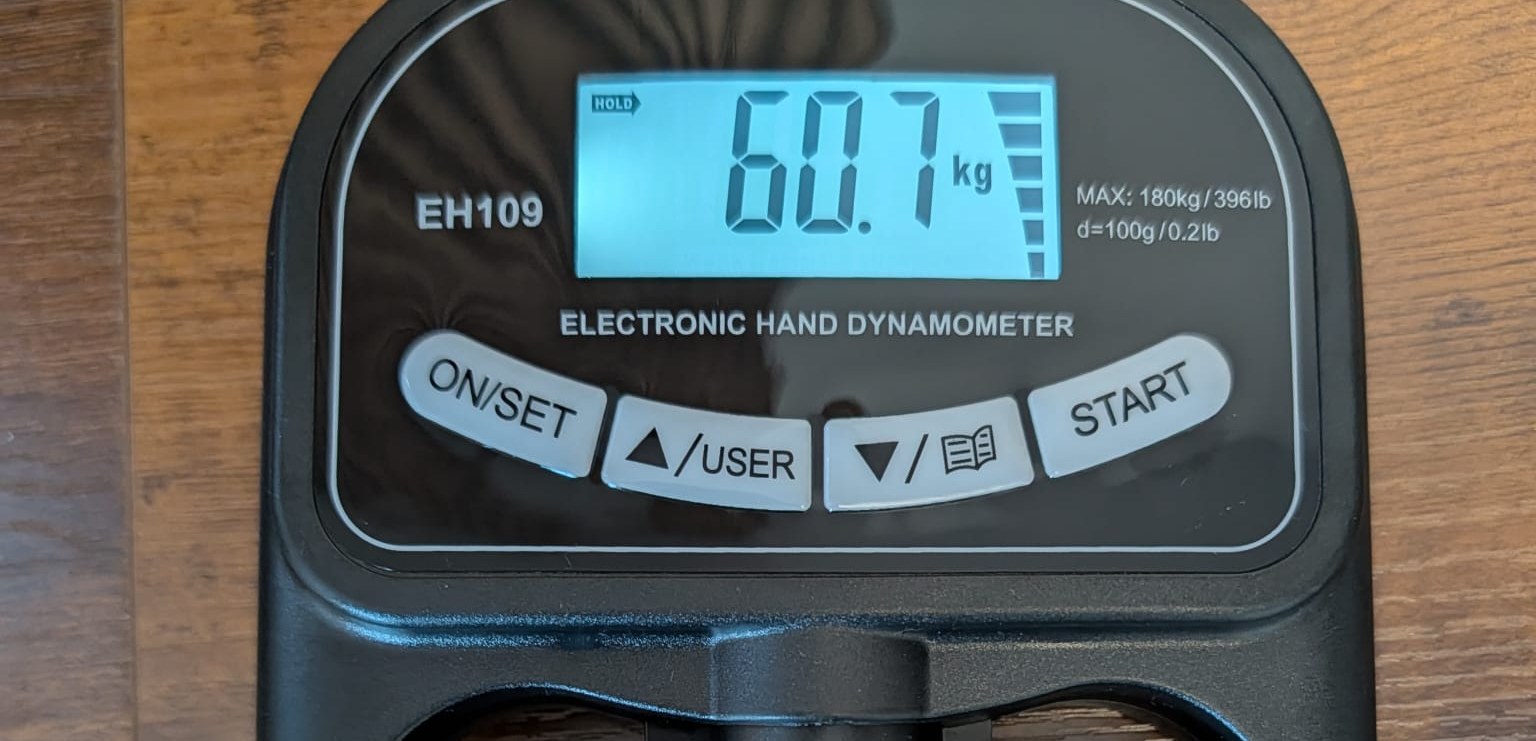 Elektronische handdynamometer met een knijpkrachtmeting in kilogrammen